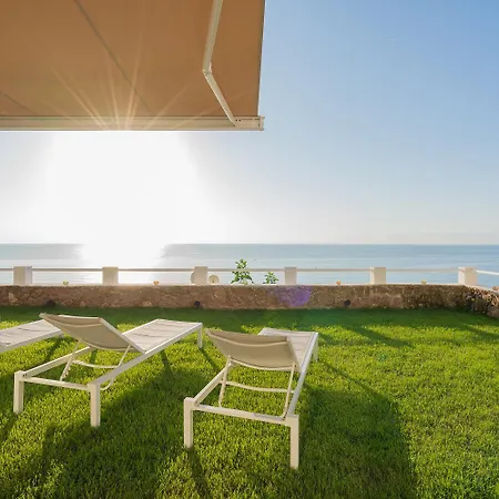 Private 250sqm Garden Duplex, Jacuzzi, Cinema, Sea View Escape *