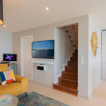 Private 250sqm Garden Duplex, Jacuzzi, Cinema, Sea View Escape