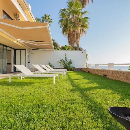 Private 250sqm Garden Duplex, Jacuzzi, Cinema, Sea View Escape * Torremolinos