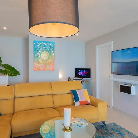 Private 250sqm Garden Duplex, Jacuzzi, Cinema, Sea View Escape Torremolinos