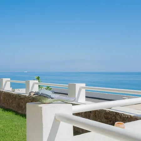 Private 250sqm Garden Duplex, Jacuzzi, Cinema, Sea View Escape Apartment