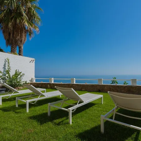 Private 250sqm Garden Duplex, Jacuzzi, Cinema, Sea View Escape