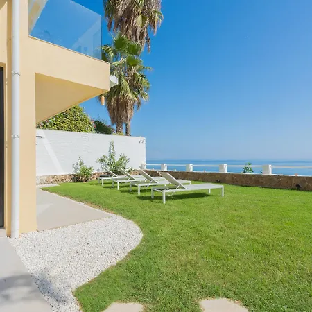 Private 250sqm Garden Duplex, Jacuzzi, Cinema, Sea View Escape