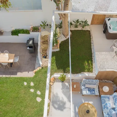 Private 250sqm Garden Duplex, Jacuzzi, Cinema, Sea View Escape * Torremolinos