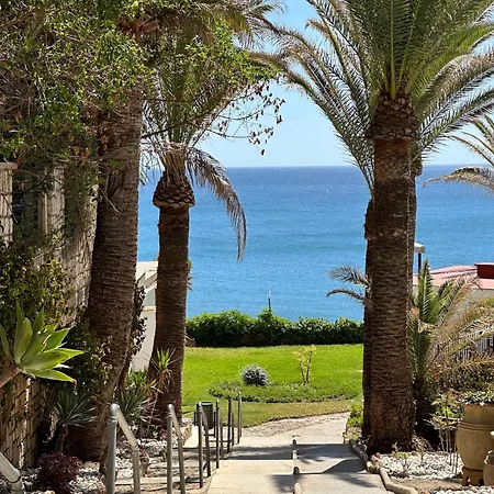 Private 250sqm Garden Duplex, Jacuzzi, Cinema, Sea View Escape Apartament