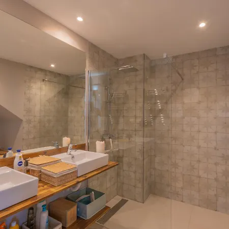 Private 250sqm Garden Duplex, Jacuzzi, Cinema, Sea View Escape *