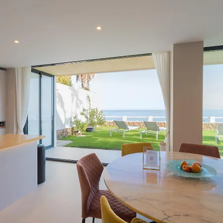 Private 250sqm Garden Duplex, Jacuzzi, Cinema, Sea View Escape Apartment *