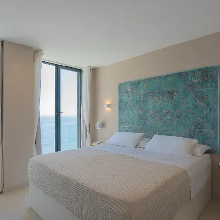 Apartament Private 250sqm Garden Duplex, Jacuzzi, Cinema, Sea View Escape
