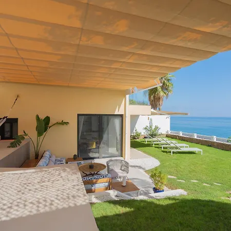 Private 250sqm Garden Duplex, Jacuzzi, Cinema, Sea View Escape * Torremolinos